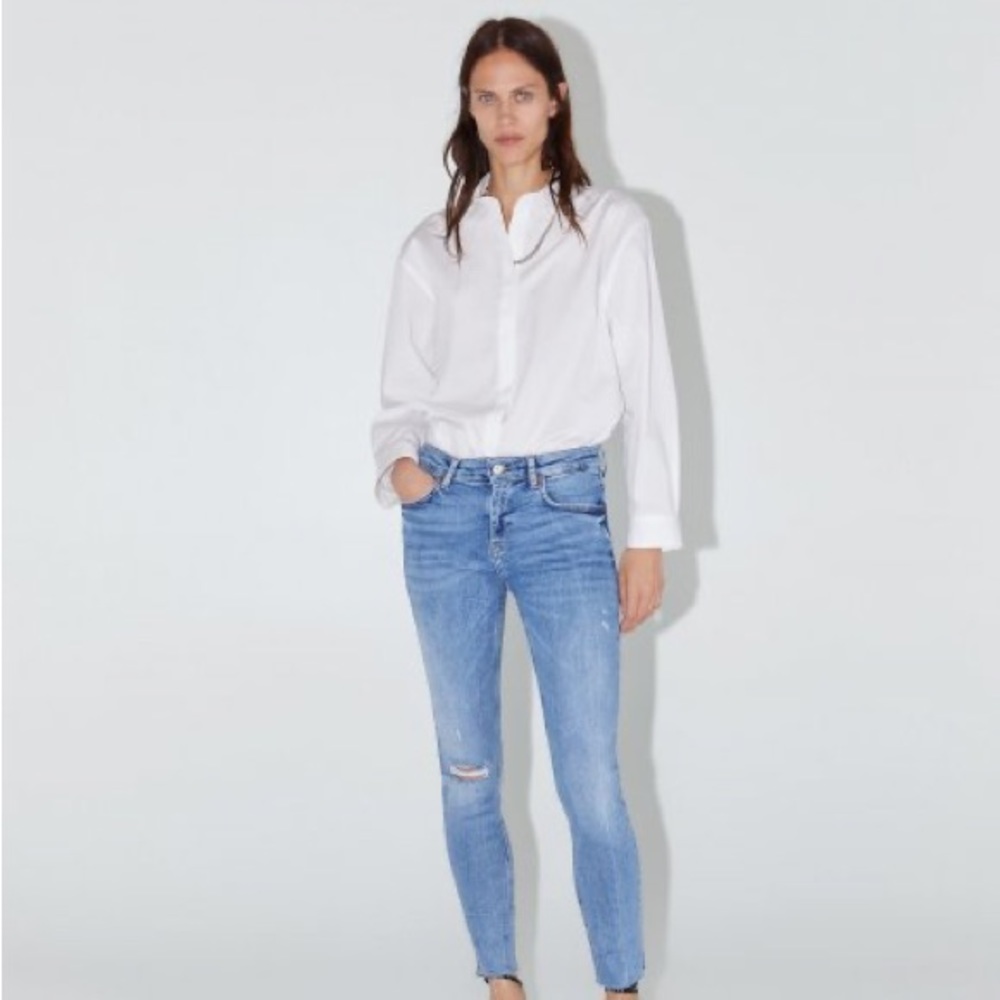Zara distressed mid rise skinny jeans 26